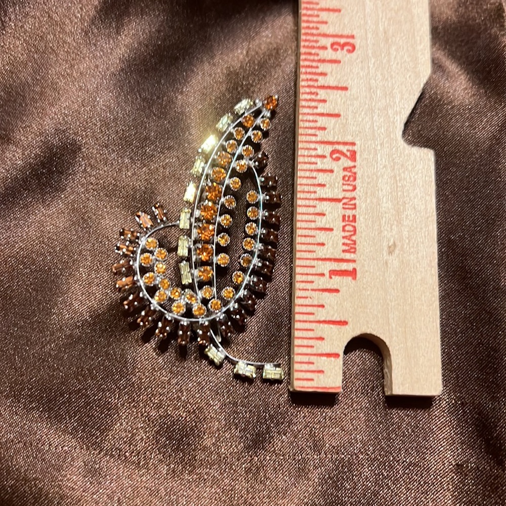 Elegant Silver tone and Gold tone Leaf Brooch - Picture 4 of 7